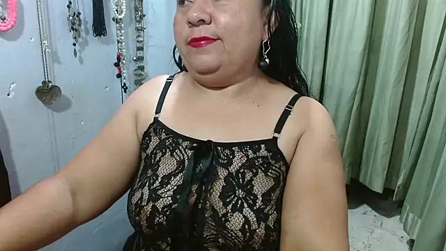 Snapshot of CanelaCollins chatting on 12-14-25, 06:41 CanelaCollins online show from 12-14-25, 06:41