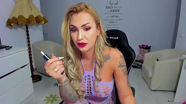 GlossyDiamondX online show from 04-05-26, 06:38