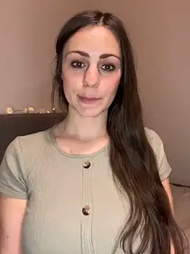 Snapshot of Loella-Rose chatting on 01-01-25, 10:24 Loella-Rose online show from 01-01-25, 10:24