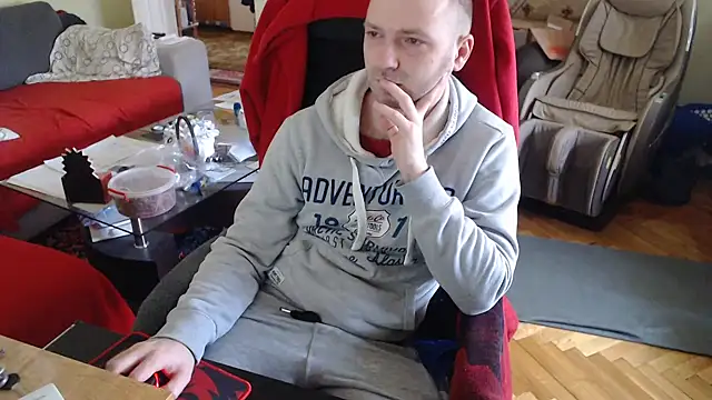 Snapshot of RealManHaveHairy chatting on 02-18-25, 01:44 RealManHaveHairy online show from 02-18-25, 01:44