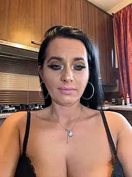 Hotmomcheckk  online show from 02-05-26, 08:08