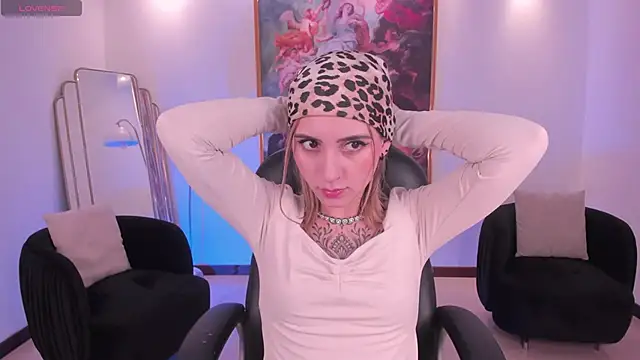 MollySundersX online show from 03-25-26, 04:07