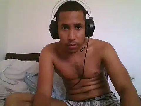 Snapshot of hot_mechanic chatting on 10-05-25, 06:17 hot mechanic online show from 10-05-25, 06:17