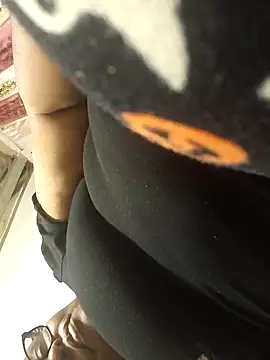 Snapshot of HOTSUGARX5 chatting on 01-12-25, 01:58 HOTSUGARX5 online show from 01-12-25, 01:58