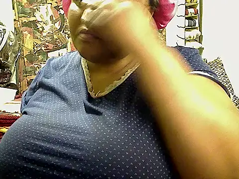 Snapshot of HOTSUGARX5 chatting on 10-20-25, 12:05 HOTSUGARX5 online show from 10-20-25, 12:05