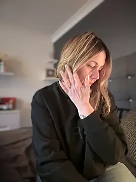 Snapshot of blondebitch2 chatting on 01-29-25, 03:04 blondebitch2 online show from 01-29-25, 03:04