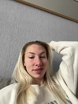 LuisaBecker online show from 01-07-25, 09:40