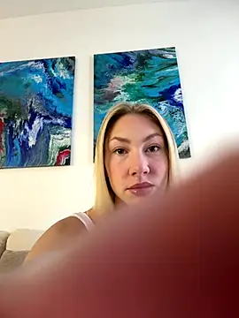 LuisaBecker online show from 11-15-25, 09:28