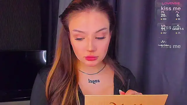 Snapshot of little_m0use chatting on 03-22-25, 01:41 little m0use online show from 03-22-25, 01:41