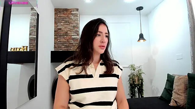 Snapshot of _AlejaCruz_ chatting on 09-14-25, 05:23 AlejaCruz online show from 09-14-25, 05:23