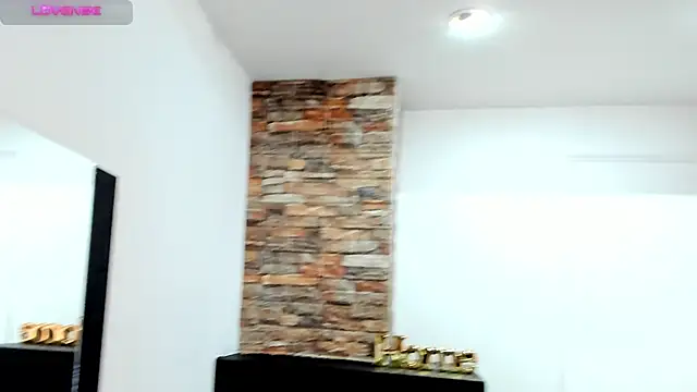 Snapshot of _AlejaCruz_ chatting on 11-11-25, 07:25 AlejaCruz online show from 11-11-25, 07:25