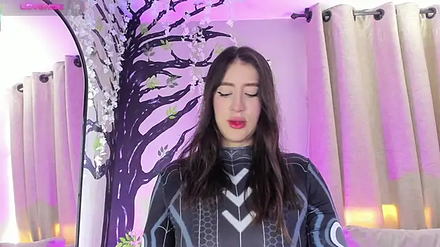 Snapshot of _AlejaCruz_ chatting on 11-13-25, 06:40 AlejaCruz online show from 11-13-25, 06:40