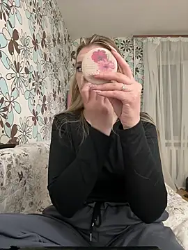Snapshot of adel_secret chatting on 05-17-26, 08:05 adel secret online show from 05-17-26, 08:05