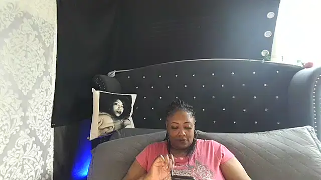 msyvette1970xh online show from 01-15-25, 05:15