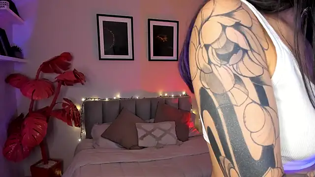 Violetta Nur online show from 02-12-26, 09:43