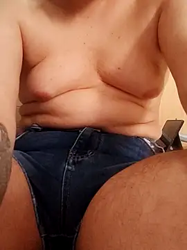 Snapshot of janos1112 chatting on 11-05-25, 02:50 janos1112 online show from 11-05-25, 02:50