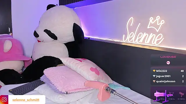 Snapshot of selenne_schmitt chatting on 03-17-25, 09:45 selenne schmitt online show from 03-17-25, 09:45