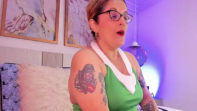 Snapshot of ValeryHart1 chatting on 03-17-25, 12:25 ValeryHart1 online show from 03-17-25, 12:25