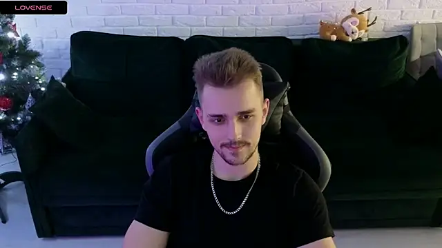 Larstar01 online show from 12-28-24, 02:43