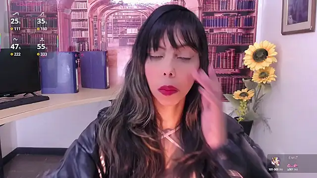 Snapshot of Catalella_Ar chatting on 10-01-25, 03:12 Catalella Ar online show from 10-01-25, 03:12