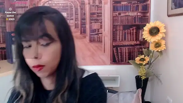 Snapshot of Catalella_Ar chatting on 10-04-25, 03:15 Catalella Ar online show from 10-04-25, 03:15