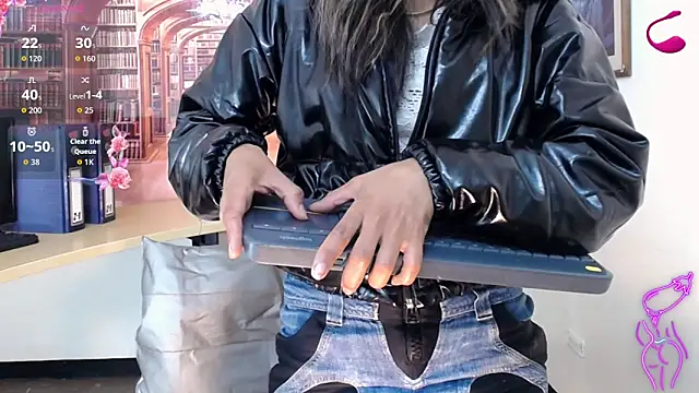 Snapshot of Catalella_Ar chatting on 11-15-25, 03:37 Catalella Ar online show from 11-15-25, 03:37