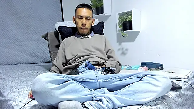 Aronxxs online show from 02-10-25, 12:08