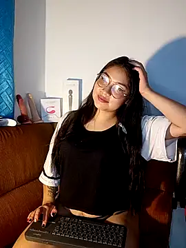 Caroll Luna online show from 12-18-24, 04:53