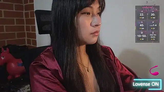 Caroll Luna online show from 10-04-25, 01:58