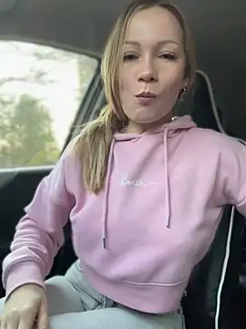 Snapshot of LavenderHot chatting on 10-18-25, 01:41 LavenderHot online show from 10-18-25, 01:41