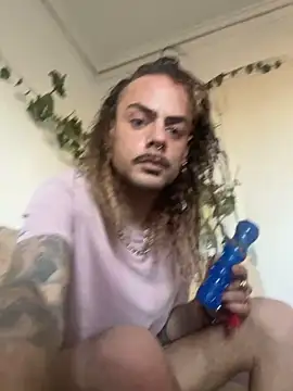 Snapshot of EnricoGio chatting on 02-21-26, 04:30 EnricoGio online show from 02-21-26, 04:30