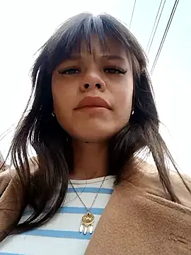 Snapshot of Violeta_12- chatting on 10-27-25, 03:27 Violeta 12- online show from 10-27-25, 03:27