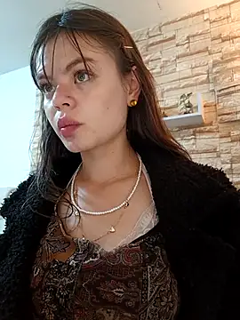 Snapshot of Violeta_12- chatting on 11-21-25, 07:01 Violeta 12- online show from 11-21-25, 07:01