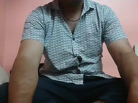 Snapshot of naughtymike0007 chatting on 05-10-26, 04:01 naughtymike0007 online show from 05-10-26, 04:01