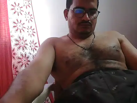 Snapshot of naughtymike0007 chatting on 05-18-26, 02:07 naughtymike0007 online show from 05-18-26, 02:07