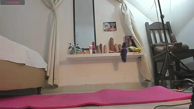 Snapshot of Alessiiaa_ chatting on 10-24-25, 07:32 Alessiiaa online show from 10-24-25, 07:32