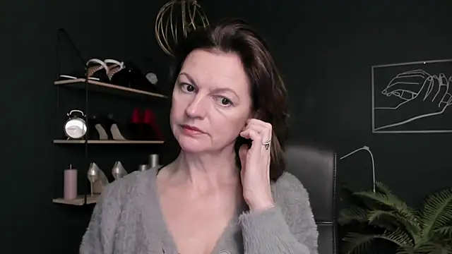 VivianWILD online show from 10-24-25, 06:43