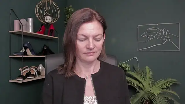 VivianWILD online show from 11-12-25, 09:21