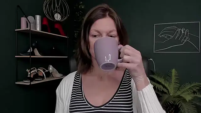 VivianWILD online show from 11-22-25, 08:13