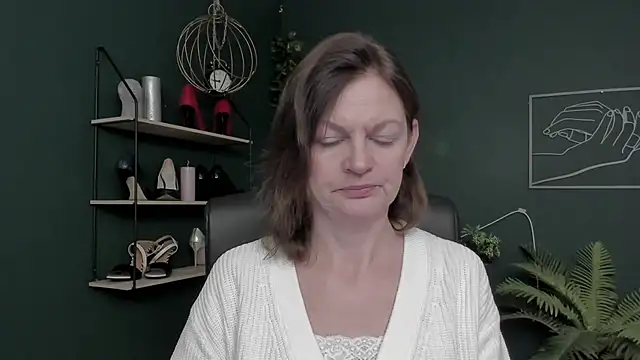 VivianWILD online show from 11-27-25, 07:10