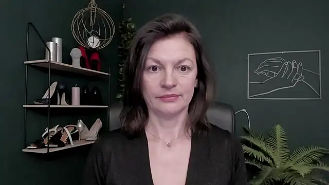 VivianWILD online show from 12-16-25, 06:51