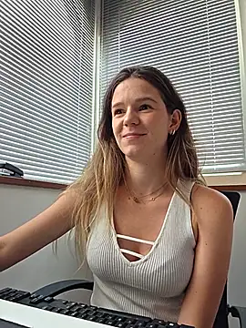 Snapshot of lucie_mehott chatting on 06-08-26, 09:20 lucie mehott online show from 06-08-26, 09:20