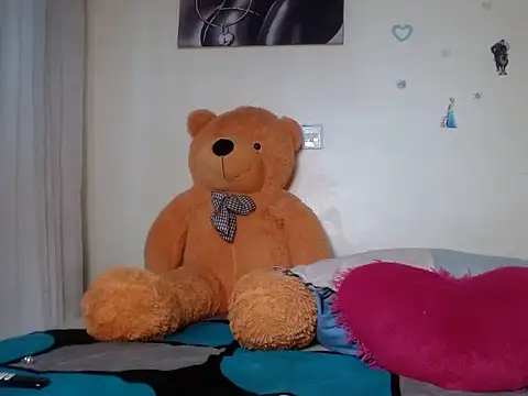 Snapshot of TeenieReeny chatting on 01-14-25, 10:17 TeenieReeny online show from 01-14-25, 10:17