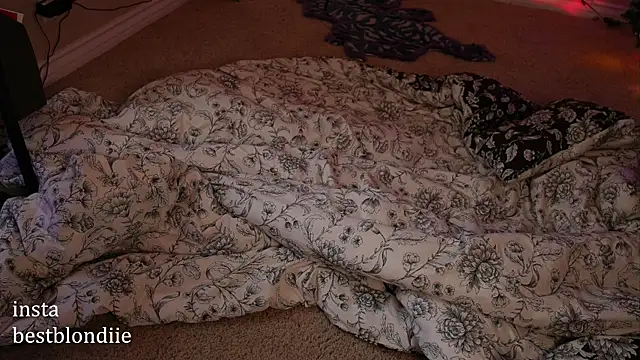 Snapshot of bestblonde chatting on 12-27-24, 11:31 bestblonde online show from 12-27-24, 11:31