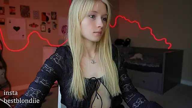 Snapshot of bestblonde chatting on 01-25-25, 05:08 bestblonde online show from 01-25-25, 05:08