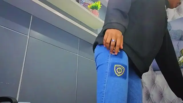 Hilary-banks online show from 09-11-25, 04:34