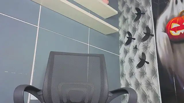 Hilary-banks online show from 10-13-25, 05:18