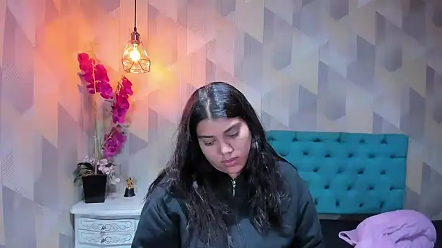 Snapshot of LindaBreeS chatting on 12-21-25, 04:47 LindaBreeS online show from 12-21-25, 04:47