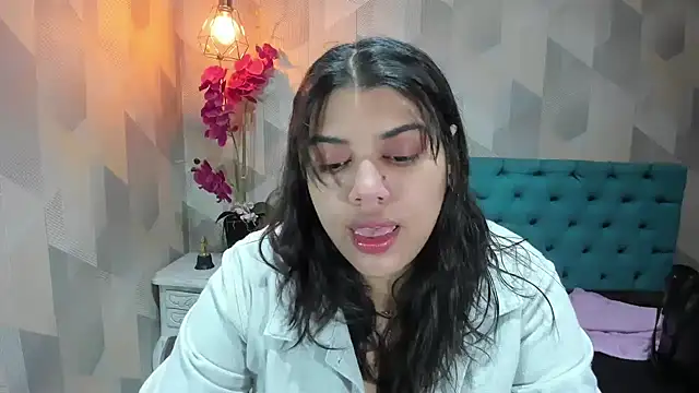 Snapshot of LindaBreeS chatting on 02-15-26, 02:14 LindaBreeS online show from 02-15-26, 02:14