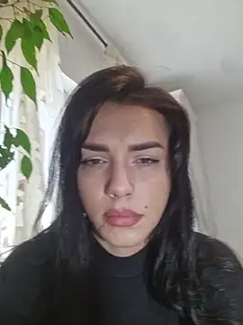 Snapshot of JolieLizz chatting on 10-31-25, 10:05 JolieLizz online show from 10-31-25, 10:05